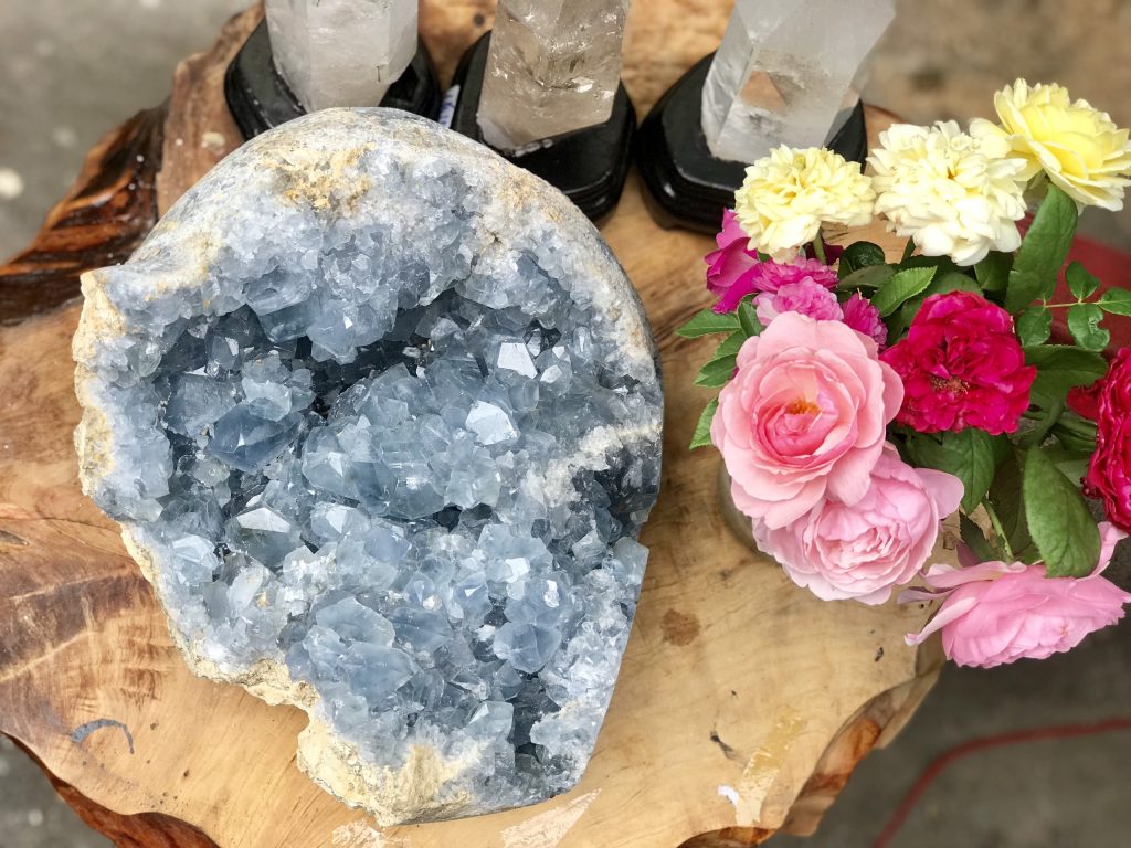 Miếng đá Celestine - Celestite Crystal Cluster KT 25X24cm , 11kg (CLT03)