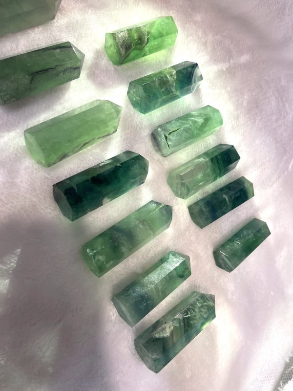 Trụ đá FLuorite xanh lá - trụ đá thanh tẩy - đá tarot