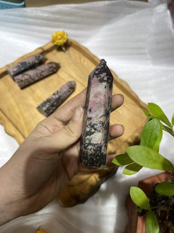 TRỤ ĐÁ TƯỜNG VI - RHODONITE POINT