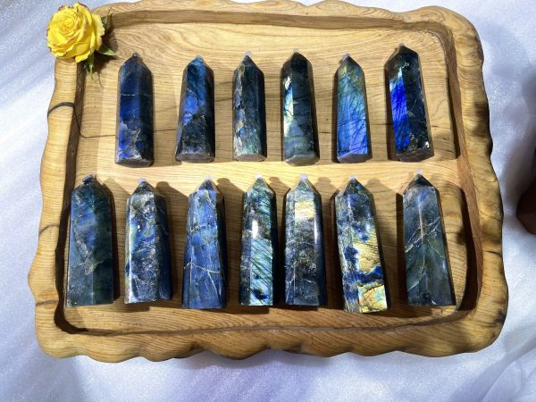 Trụ đá xà cừ - đá hắc nguyệt quang - Labradorite point