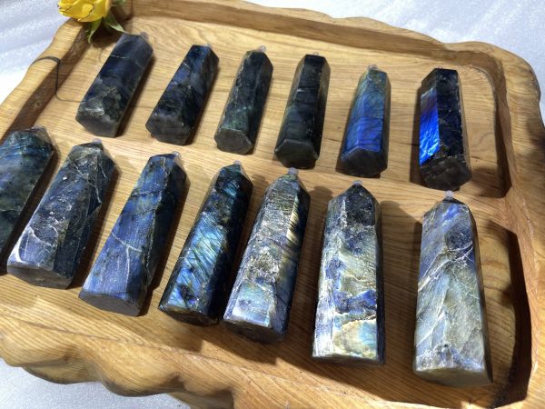 Trụ đá xà cừ - đá hắc nguyệt quang - Labradorite point