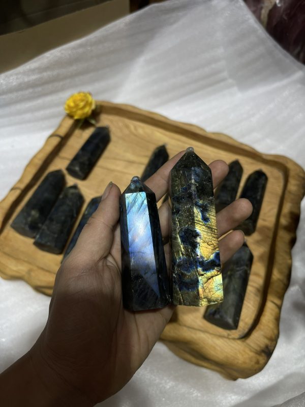 Trụ đá xà cừ - đá hắc nguyệt quang - Labradorite point