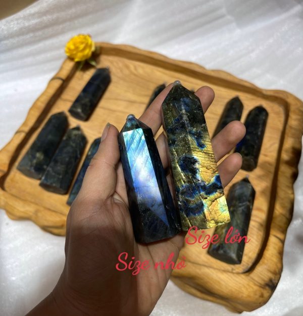 Trụ đá xà cừ - đá hắc nguyệt quang - Labradorite point