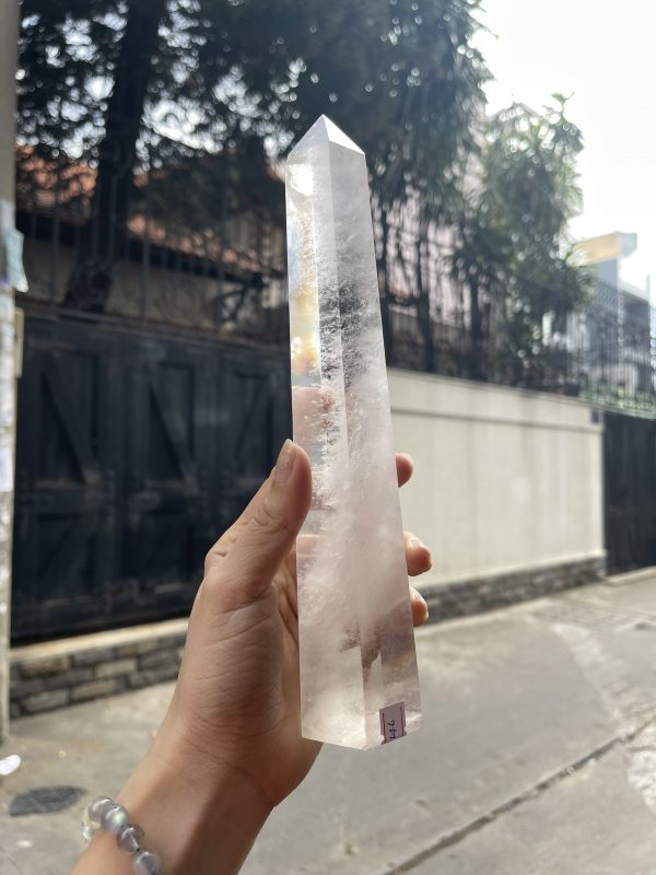 Trụ Thạch Anh Trắng trong – Clear Quartz Point, KT: 23.5×5 CM, KL: 0.61 KG (TTT146)