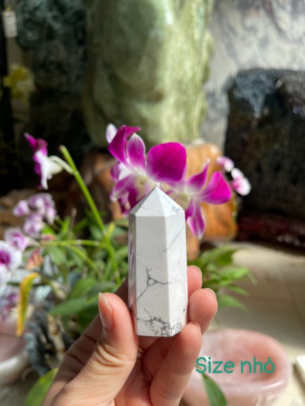 Howlite Point - Trụ đá Bạch Tùng (6-7.5cm)