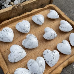 Trái tim đá Bạch Tùng - Howlite Heart