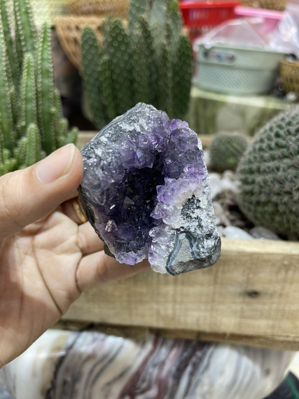 HỐC THẠCH ANH TÍM NHỎ - SMALL AMETHYST GEODE (TV108)