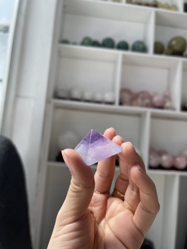 Kim tự tháp Fluorite tím mini - Purple Fluorite Pyramid - size 3 cm