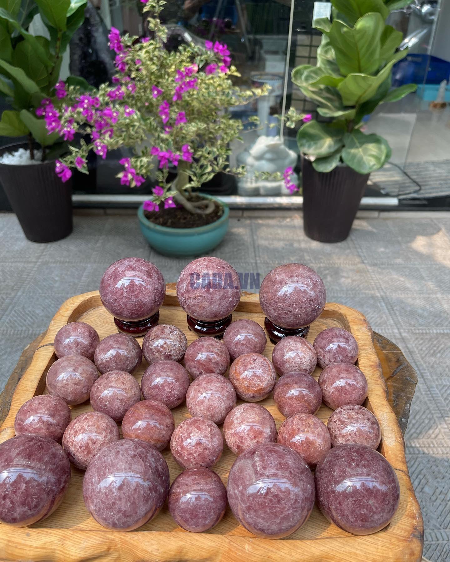 Bi cầu Thạch Anh Dâu Tây - Strawberry Quartz Sphere