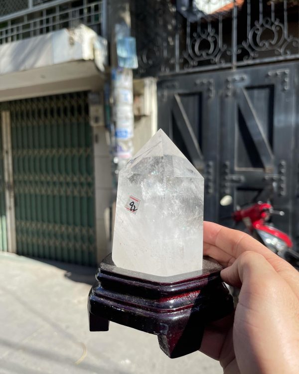 Trụ Thạch Anh Trắng trong có cầu vồng – Rainbow Clear Quartz Point, KL: 0.97 KG (TTT167)