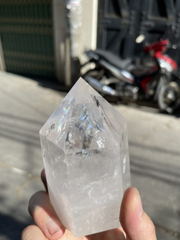 Trụ Thạch Anh Trắng trong có cầu vồng – Rainbow Clear Quartz Point, KL: 0.97 KG (TTT167)