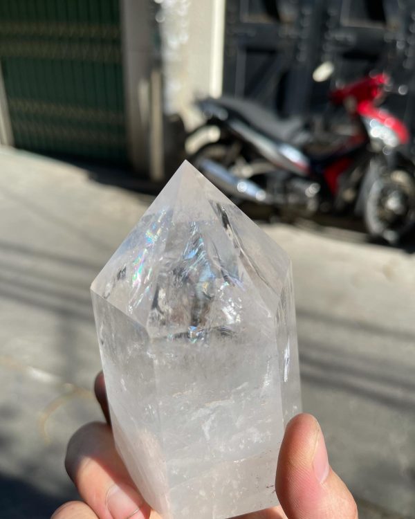 Trụ Thạch Anh Trắng trong có cầu vồng – Rainbow Clear Quartz Point, KL: 0.97 KG (TTT167)