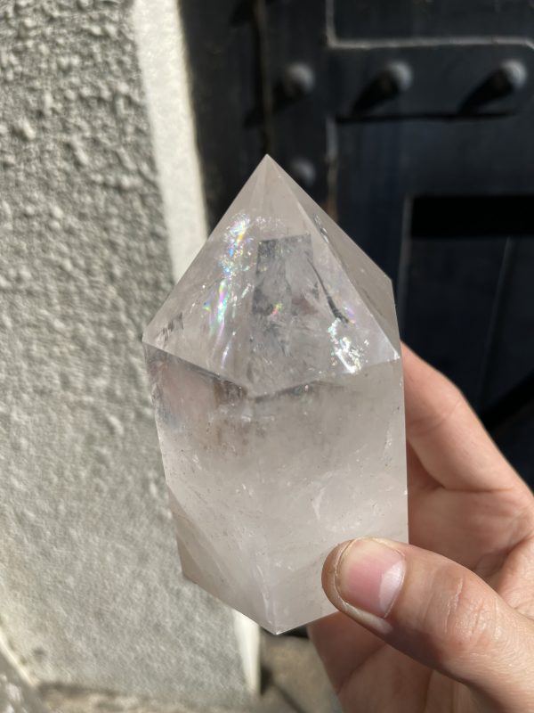 Trụ Thạch Anh Trắng trong có cầu vồng – Rainbow Clear Quartz Point, KL: 0.97 KG (TTT167)