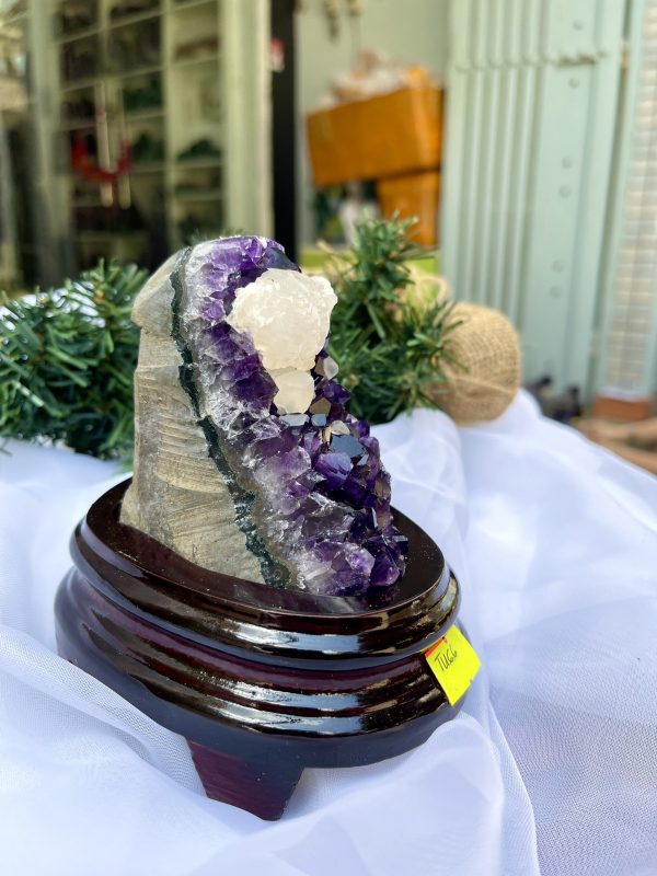 HỐC THẠCH ANH TÍM NHỎ – SMALL AMETHYST GEODE TU66