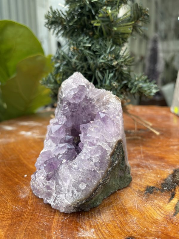 HỐC THẠCH ANH TÍM NHỎ – SMALL AMETHYST GEODE (TV324), KL: 0.652KG, KT: 10×8 CM