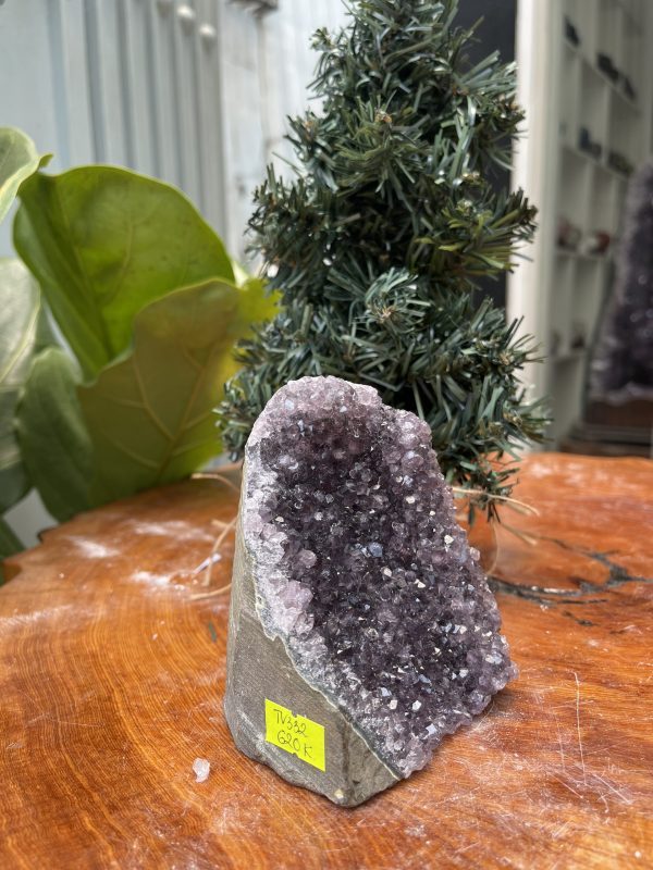 HỐC THẠCH ANH TÍM NHỎ – SMALL AMETHYST GEODE (TV332), KL: 0.616KG, KT: 11×8 CM