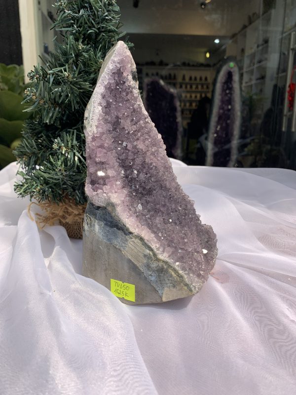 HỐC THẠCH ANH TÍM NHỎ – SMALL AMETHYST GEODE (TV350), KL: 1.624KG, KT: 18×12 CM