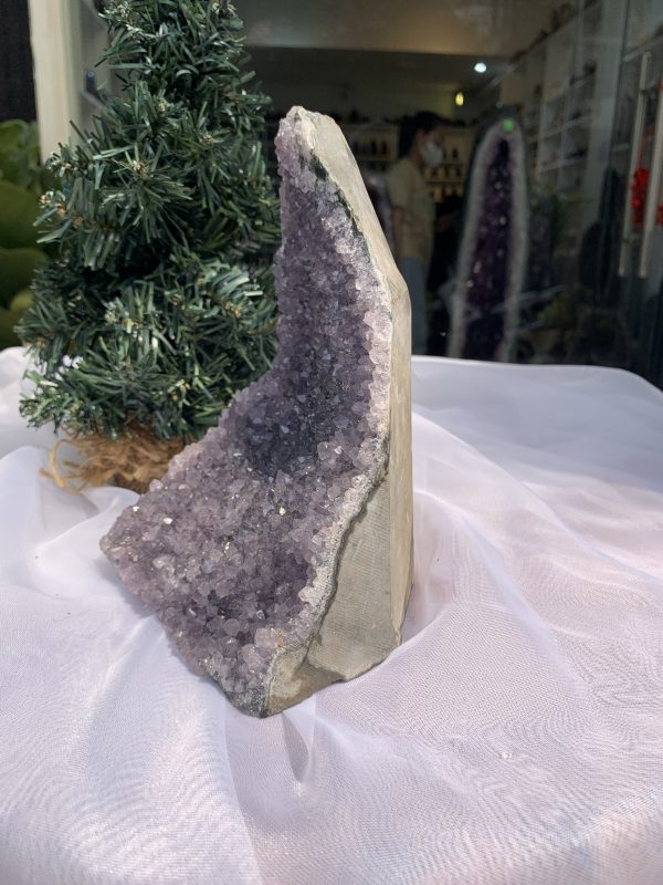 HỐC THẠCH ANH TÍM NHỎ – SMALL AMETHYST GEODE (TV350), KL: 1.624KG, KT: 18×12 CM