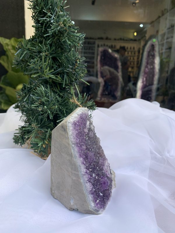 HỐC THẠCH ANH TÍM NHỎ – SMALL AMETHYST GEODE (TV360), KL: 0.674KG, KT: 11×8 CM