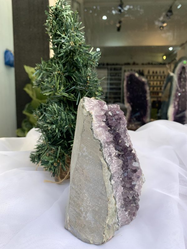 HỐC THẠCH ANH TÍM NHỎ – SMALL AMETHYST GEODE (TV361), KL: 1.336KG, KT: 4×10 CM