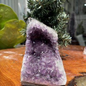 HỐC THẠCH ANH TÍM NHỎ – SMALL AMETHYST GEODE (TV238), KL: 0.596KG, KT: 11.5×7.3CM