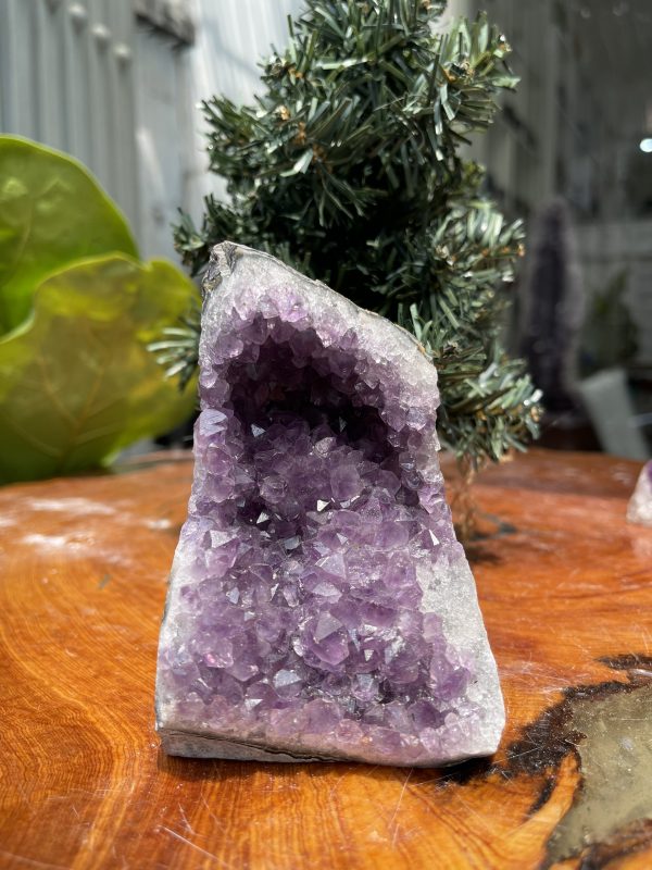 HỐC THẠCH ANH TÍM NHỎ – SMALL AMETHYST GEODE (TV238), KL: 0.596KG, KT: 11.5×7.3CM