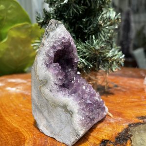 HỐC THẠCH ANH TÍM NHỎ – SMALL AMETHYST GEODE (TV238), KL: 0.596KG, KT: 11.5×7.3CM