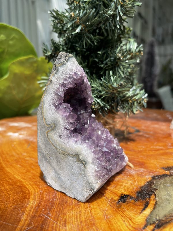 HỐC THẠCH ANH TÍM NHỎ – SMALL AMETHYST GEODE (TV238), KL: 0.596KG, KT: 11.5×7.3CM