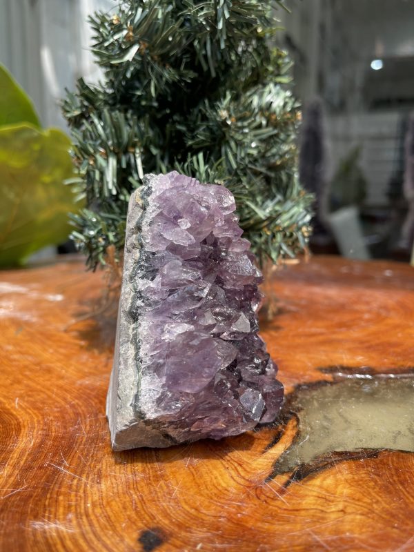 HỐC THẠCH ANH TÍM NHỎ – SMALL AMETHYST GEODE (TV234), KL: 0.398KG, KT: 8.5×7.5CM