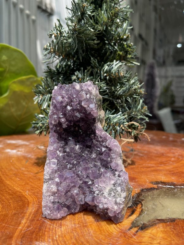 HỐC THẠCH ANH TÍM NHỎ – SMALL AMETHYST GEODE (TV243), KL: 0.702KG, KT: 10.5×7.5 CM