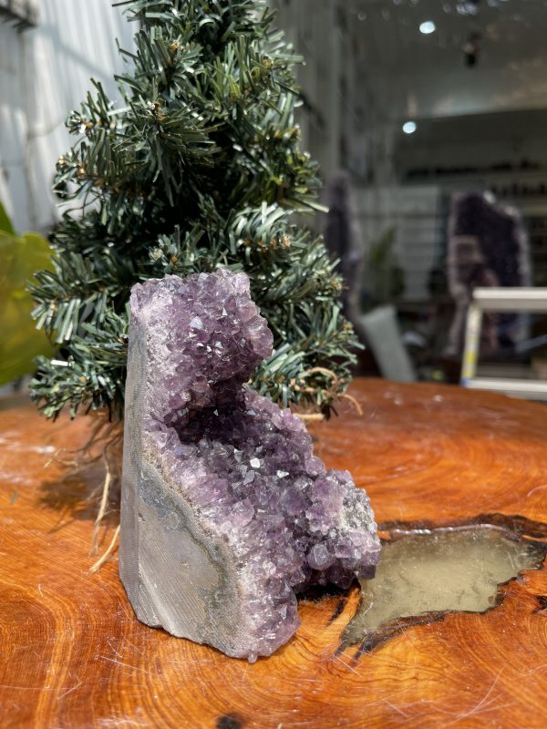 HỐC THẠCH ANH TÍM NHỎ – SMALL AMETHYST GEODE (TV243), KL: 0.702KG, KT: 10.5×7.5 CM