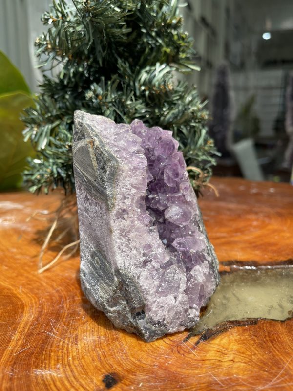 HỐC THẠCH ANH TÍM NHỎ – SMALL AMETHYST GEODE (TV228), KL: 0.702KG, KT: 10.5×7CM