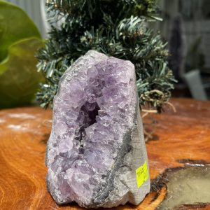 HỐC THẠCH ANH TÍM NHỎ – SMALL AMETHYST GEODE (TV228), KL: 0.702KG, KT: 10.5×7CM