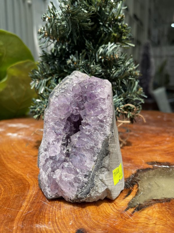 HỐC THẠCH ANH TÍM NHỎ – SMALL AMETHYST GEODE (TV228), KL: 0.702KG, KT: 10.5×7CM