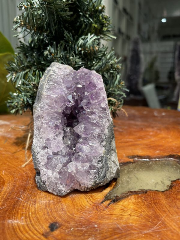 HỐC THẠCH ANH TÍM NHỎ – SMALL AMETHYST GEODE (TV228), KL: 0.702KG, KT: 10.5×7CM