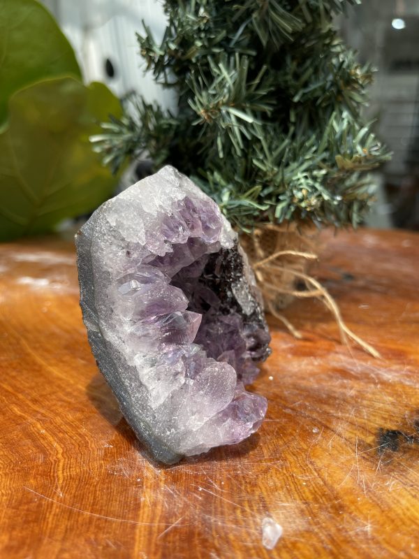 HỐC THẠCH ANH TÍM NHỎ – SMALL AMETHYST GEODE (TV221), KL: 0.334KG, KT: 8×7.2CM