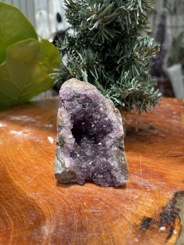 HỐC THẠCH ANH TÍM NHỎ – SMALL AMETHYST GEODE (TV277), KL: 0.382KG, KT: 10×7 CM