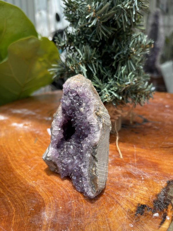 HỐC THẠCH ANH TÍM NHỎ – SMALL AMETHYST GEODE (TV277), KL: 0.382KG, KT: 10×7 CM