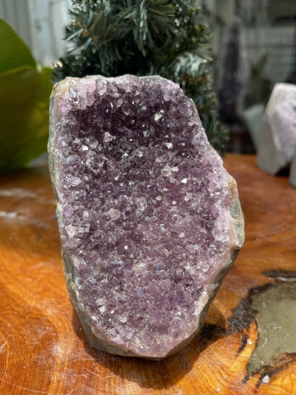 HỐC THẠCH ANH TÍM NHỎ – SMALL AMETHYST GEODE (TV256), KL: 0.988KG, KT: 13×8 CM