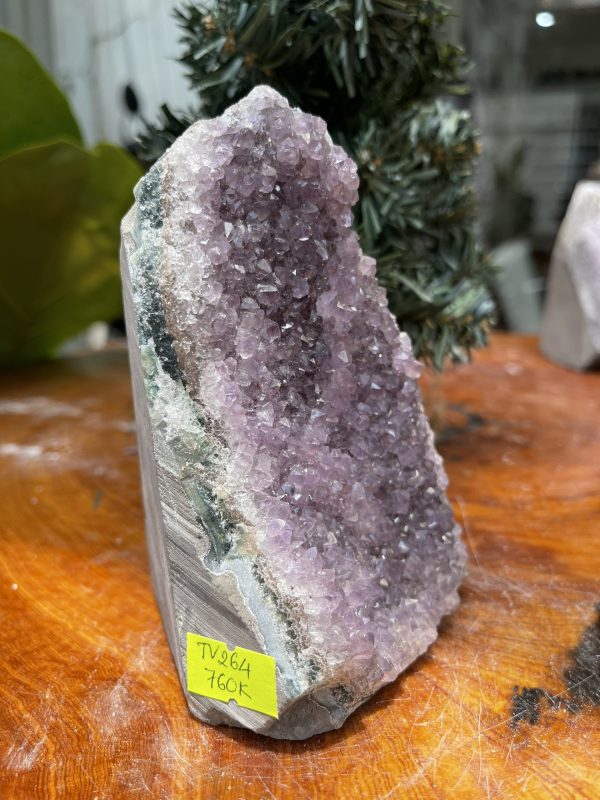 HỐC THẠCH ANH TÍM NHỎ – SMALL AMETHYST GEODE (TV264), KL: 0.758KG, KT: 13×8 CM