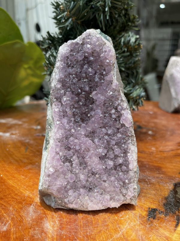 HỐC THẠCH ANH TÍM NHỎ – SMALL AMETHYST GEODE (TV264), KL: 0.758KG, KT: 13×8 CM