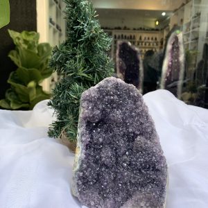 HỐC THẠCH ANH TÍM NHỎ – SMALL AMETHYST (TV321), KL: 1.674 KG, KT: 15 x 12 CM 