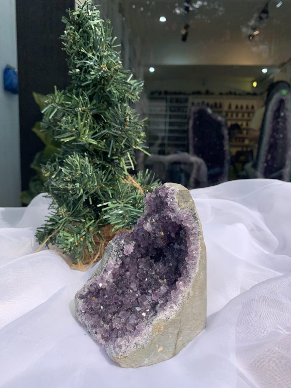 HỐC THẠCH ANH TÍM NHỎ – SMALL AMETHYST GEODE (TV257), KL: 0.764KG, KT: 13x8CM