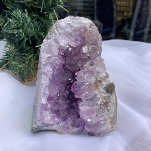 HỐC THẠCH ANH TÍM NHỎ – SMALL AMETHYST (TV343), KL: 1.076 KG, KT: 12 x 9 CM 