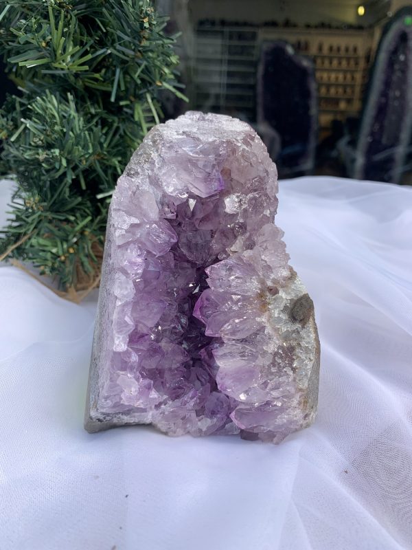 HỐC THẠCH ANH TÍM NHỎ – SMALL AMETHYST (TV343), KL: 1.076 KG, KT: 12 x 9 CM 