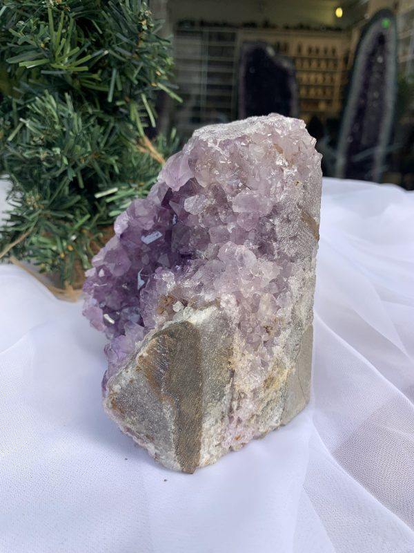 HỐC THẠCH ANH TÍM NHỎ – SMALL AMETHYST (TV343), KL: 1.076 KG, KT: 12 x 9 CM 