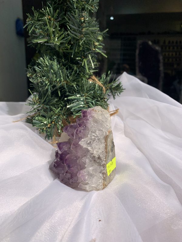 HỐC THẠCH ANH TÍM NHỎ – SMALL AMETHYST (TV381), KL: 0.388KG, KT: 7.6 x 7.3 CM