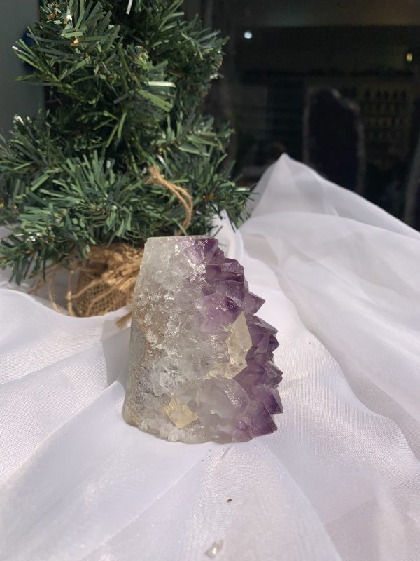 HỐC THẠCH ANH TÍM NHỎ – SMALL AMETHYST (TV381), KL: 0.388KG, KT: 7.6 x 7.3 CM