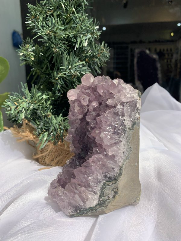 HỐC THẠCH ANH TÍM NHỎ – SMALL AMETHYST GEODE (TV288), KL: 0.832KG, KT: 11x7CM