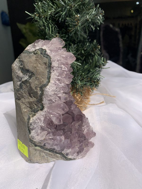 HỐC THẠCH ANH TÍM NHỎ – SMALL AMETHYST GEODE (TV288), KL: 0.832KG, KT: 11x7CM